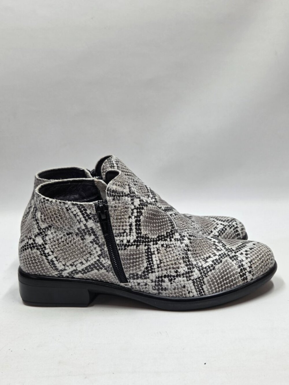 Naot Helm Grey Cobra Leather Ankle Boots Zip Sides Women EURO Size 36